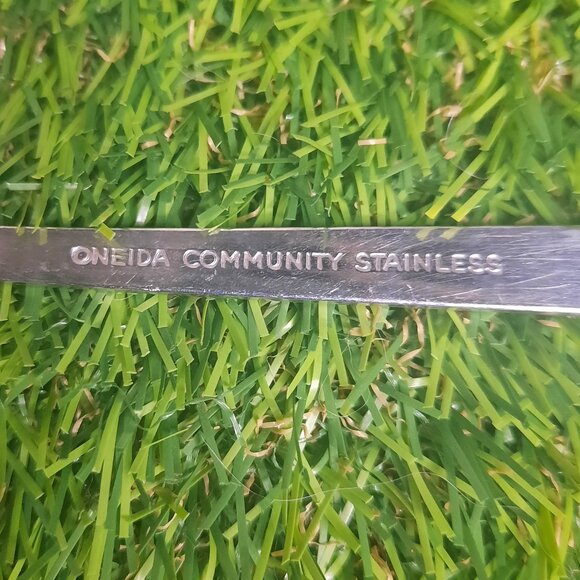 Oneida Vineland Stainless Steel Flatware Set of 8 + - Picture 13 of 13